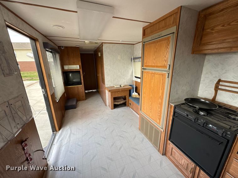 image for item ET1887 1996 MFGU camper