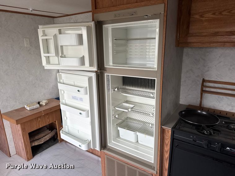 image for item ET1887 1996 MFGU camper