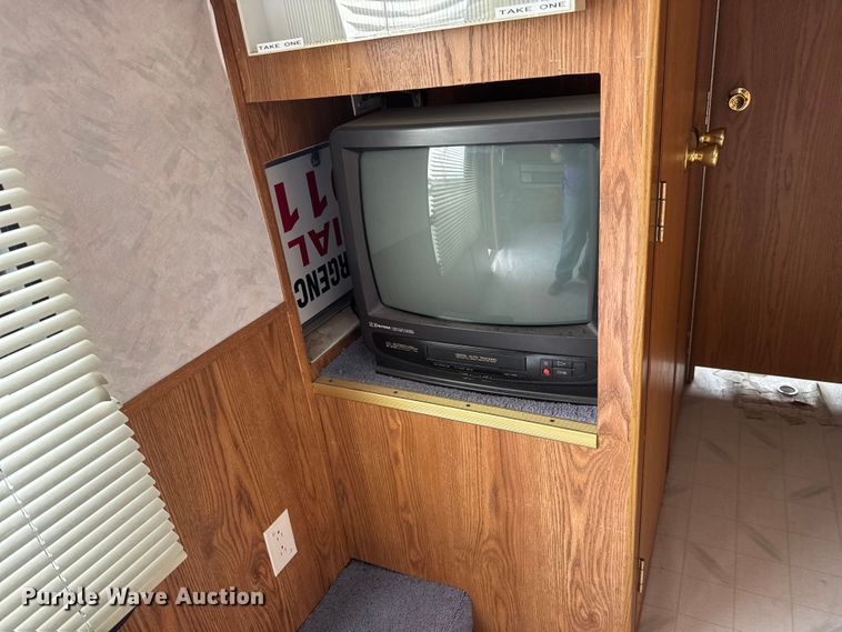 image for item ET1887 1996 MFGU camper