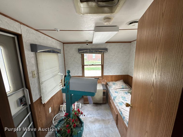 image for item ET1887 1996 MFGU camper