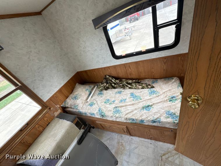 image for item ET1887 1996 MFGU camper