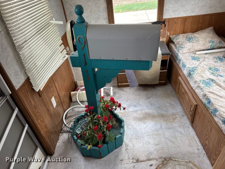 image for item ET1887 1996 MFGU camper