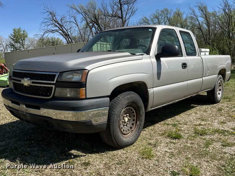 image for item ET1914 2006 Chevrolet Silverado 1500 Ext. Cab pickup truck