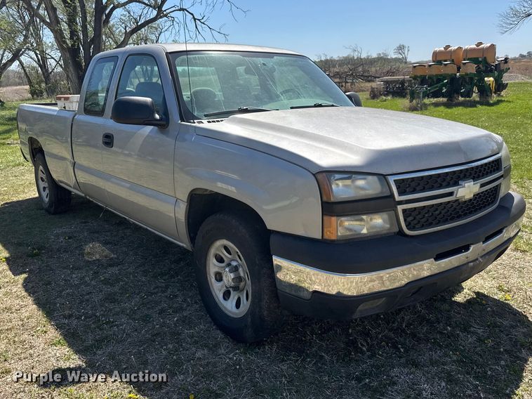 image for item ET1914 2006 Chevrolet Silverado 1500 Ext. Cab pickup truck