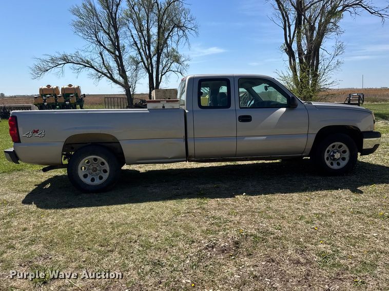 image for item ET1914 2006 Chevrolet Silverado 1500 Ext. Cab pickup truck