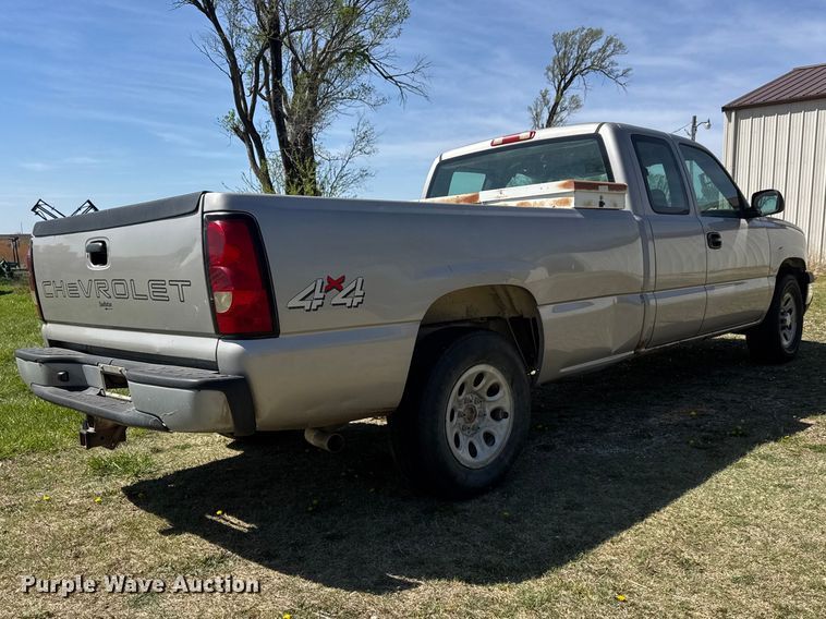 image for item ET1914 2006 Chevrolet Silverado 1500 Ext. Cab pickup truck