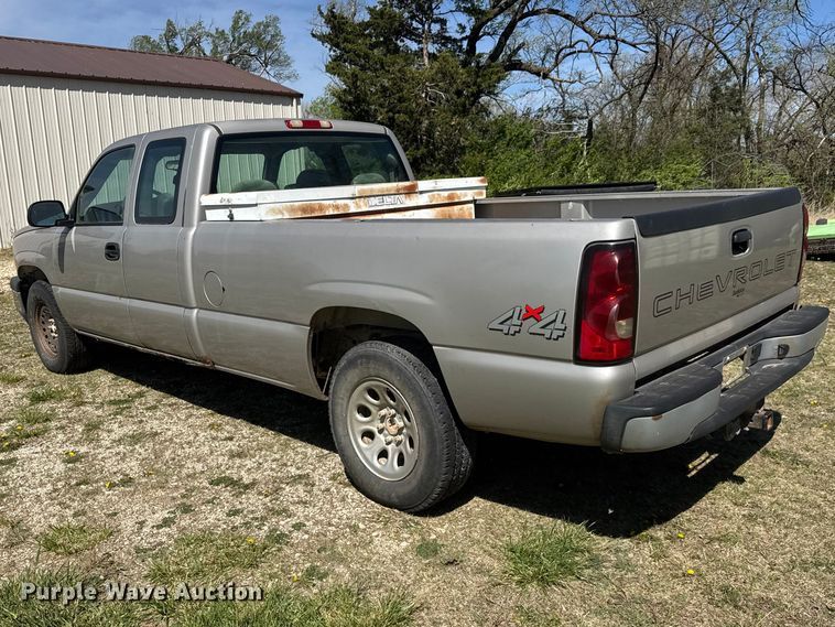 image for item ET1914 2006 Chevrolet Silverado 1500 Ext. Cab pickup truck