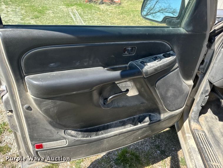image for item ET1914 2006 Chevrolet Silverado 1500 Ext. Cab pickup truck