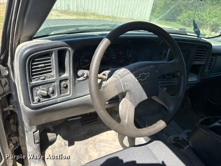 image for item ET1914 2006 Chevrolet Silverado 1500 Ext. Cab pickup truck