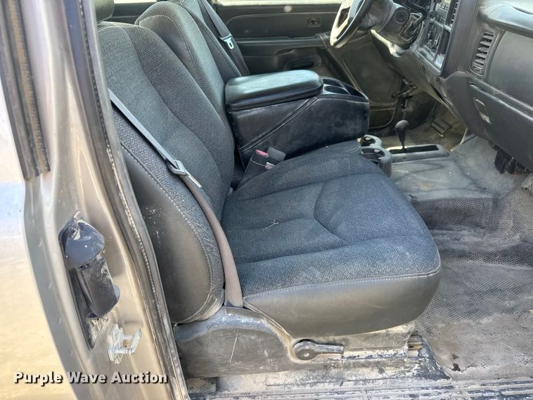 image for item ET1914 2006 Chevrolet Silverado 1500 Ext. Cab pickup truck