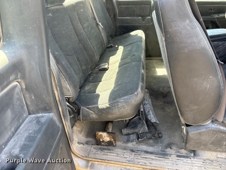 image for item ET1914 2006 Chevrolet Silverado 1500 Ext. Cab pickup truck