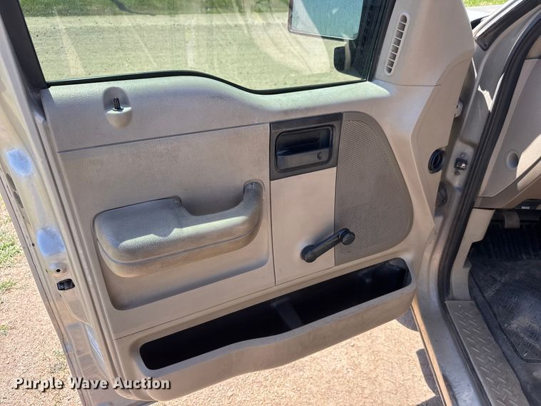 image for item ET1915 2007 Ford F150 pickup truck
