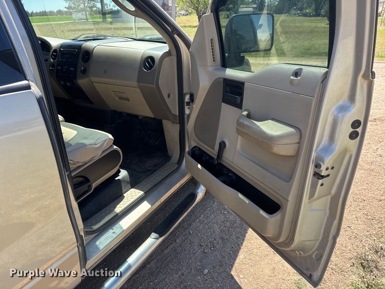 image for item ET1915 2007 Ford F150 pickup truck