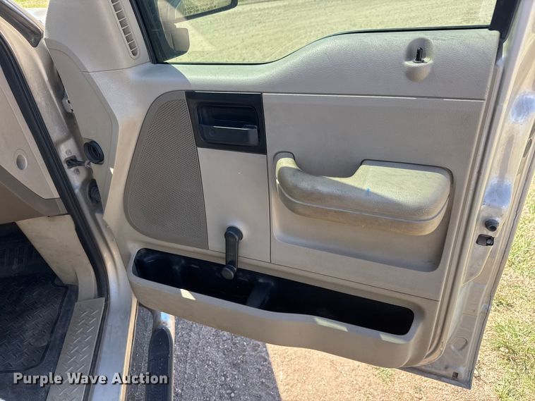 image for item ET1915 2007 Ford F150 pickup truck