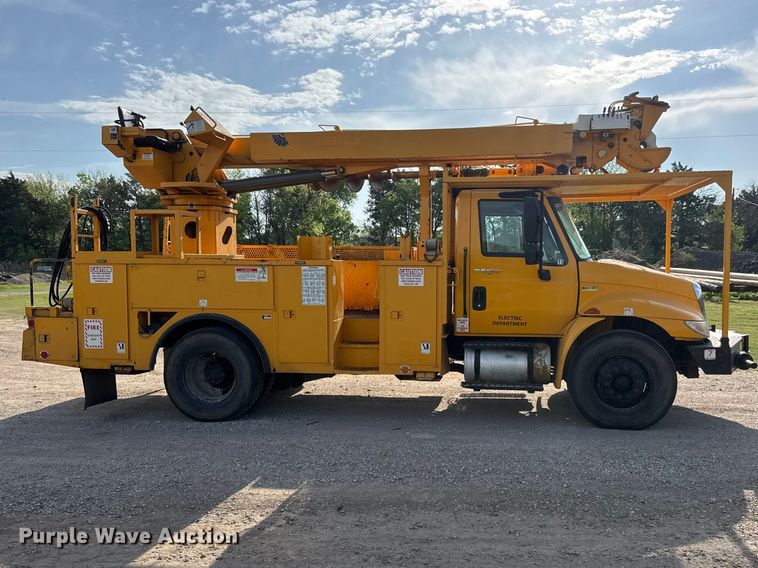 image for item ET1927 2011 International DuraStar 4300 digger derrick truck