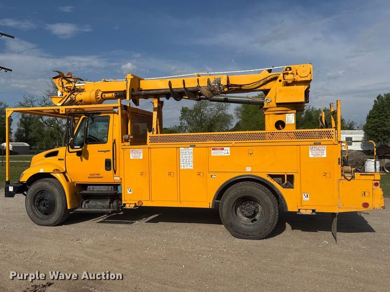 image for item ET1927 2011 International DuraStar 4300 digger derrick truck