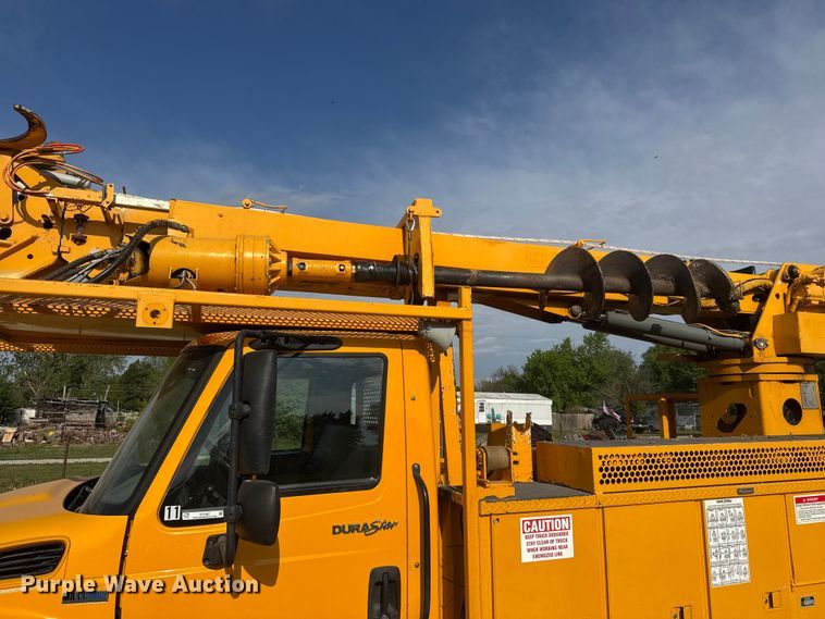 image for item ET1927 2011 International DuraStar 4300 digger derrick truck