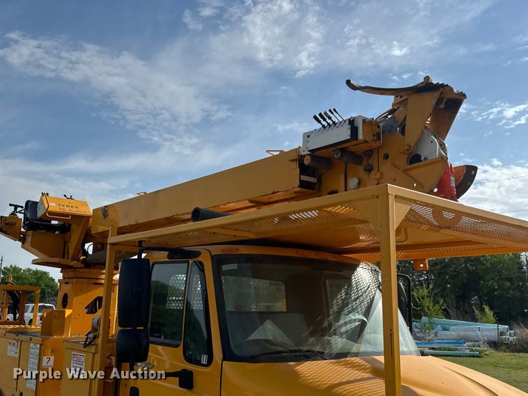 image for item ET1927 2011 International DuraStar 4300 digger derrick truck