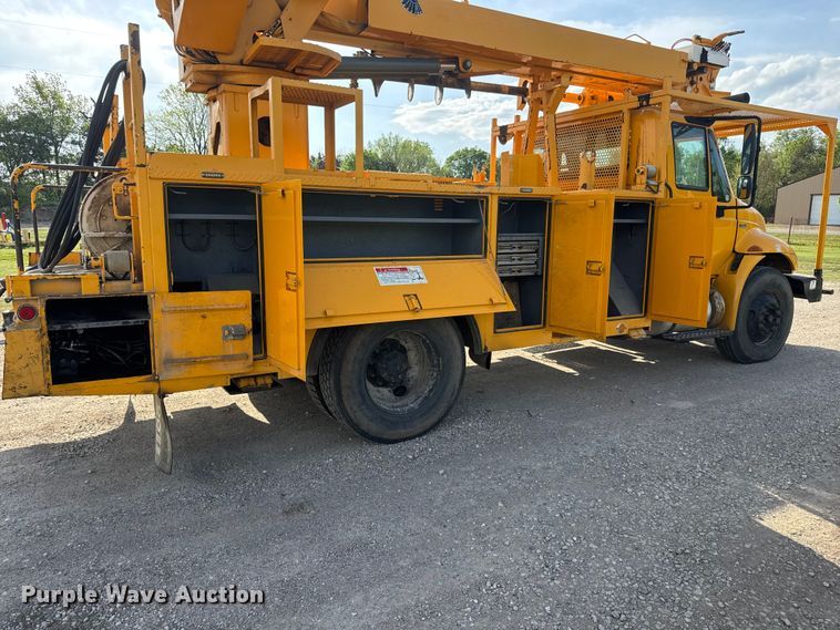 image for item ET1927 2011 International DuraStar 4300 digger derrick truck