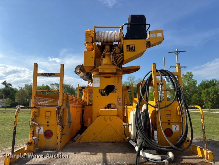 image for item ET1927 2011 International DuraStar 4300 digger derrick truck