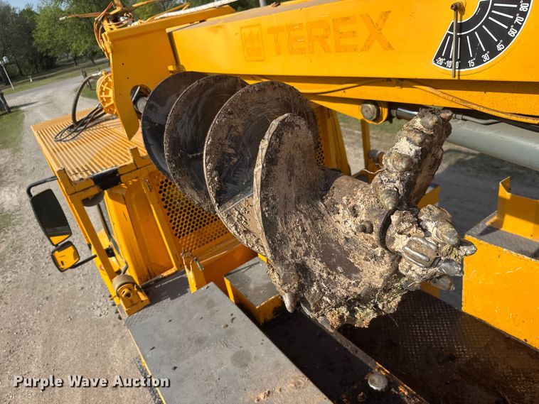 image for item ET1927 2011 International DuraStar 4300 digger derrick truck