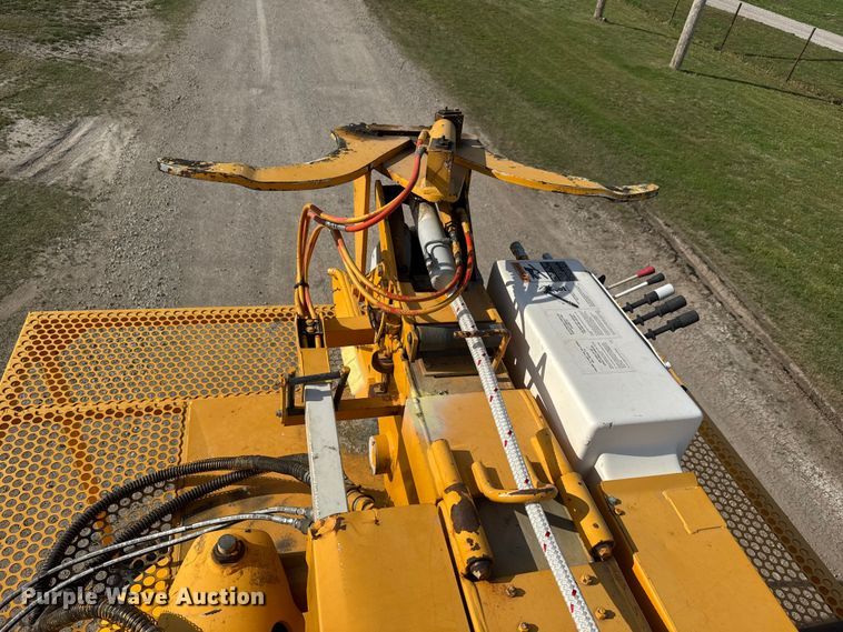 image for item ET1927 2011 International DuraStar 4300 digger derrick truck