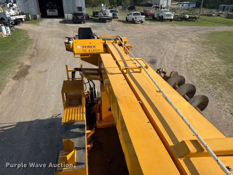 image for item ET1927 2011 International DuraStar 4300 digger derrick truck