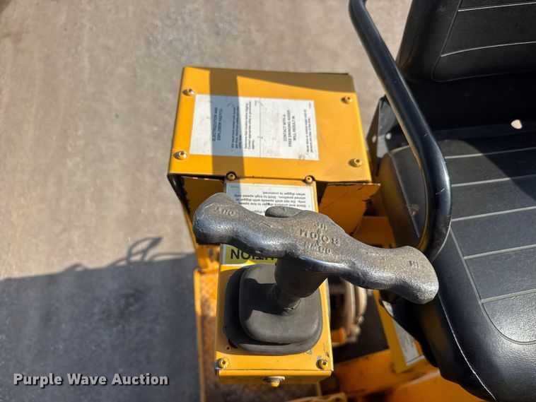 image for item ET1927 2011 International DuraStar 4300 digger derrick truck