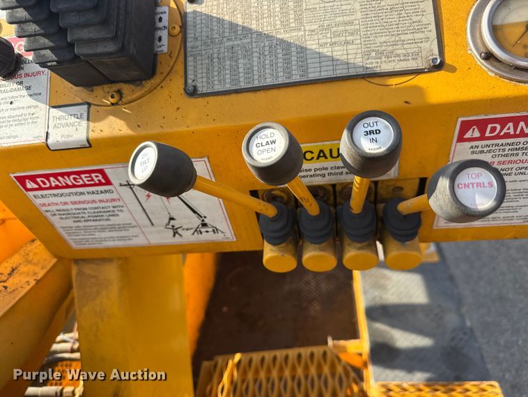 image for item ET1927 2011 International DuraStar 4300 digger derrick truck