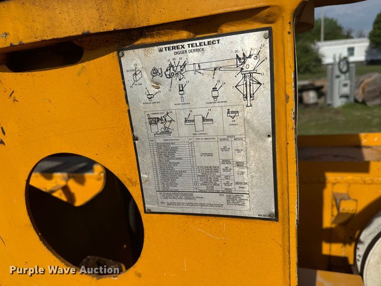 image for item ET1927 2011 International DuraStar 4300 digger derrick truck