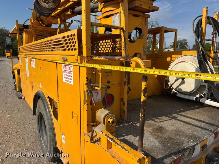 image for item ET1927 2011 International DuraStar 4300 digger derrick truck