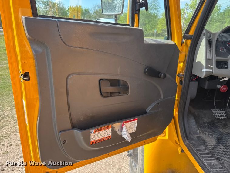image for item ET1927 2011 International DuraStar 4300 digger derrick truck