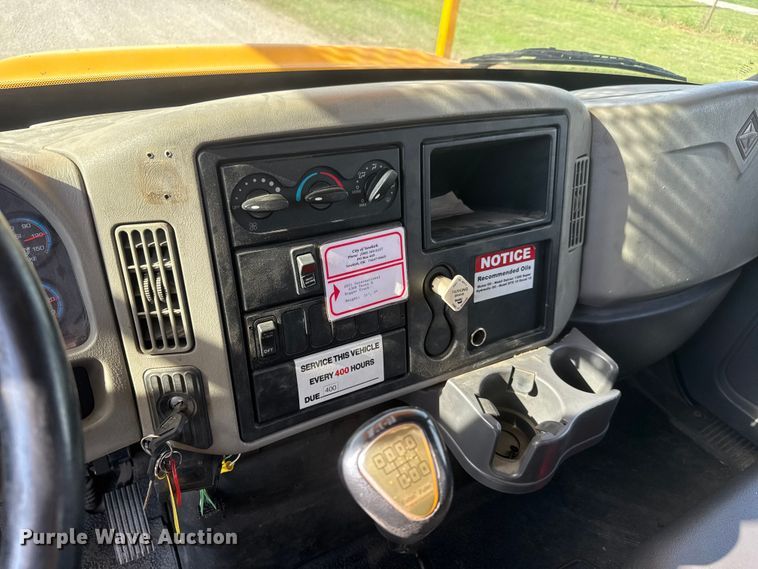 image for item ET1927 2011 International DuraStar 4300 digger derrick truck