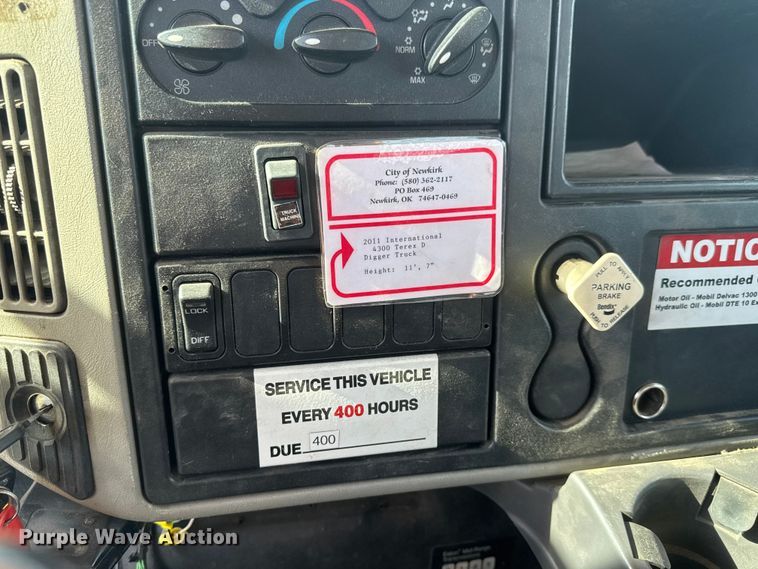 image for item ET1927 2011 International DuraStar 4300 digger derrick truck