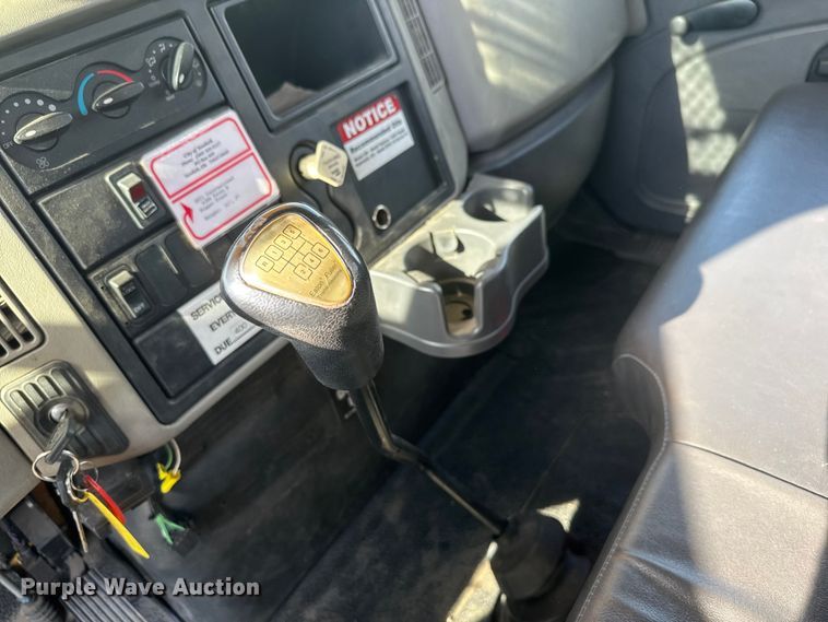 image for item ET1927 2011 International DuraStar 4300 digger derrick truck