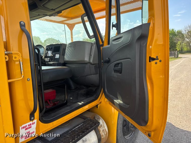 image for item ET1927 2011 International DuraStar 4300 digger derrick truck