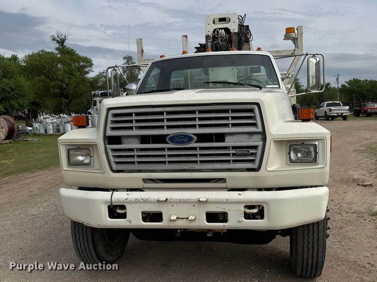 image for item ET1928 1991 Ford F800 digger derrick truck