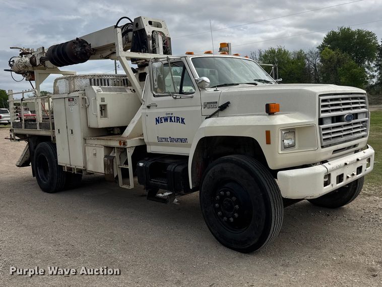 image for item ET1928 1991 Ford F800 digger derrick truck