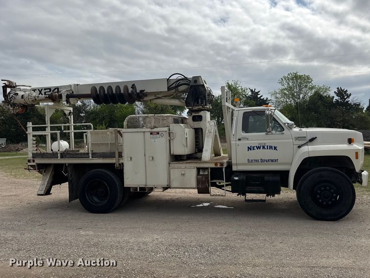 image for item ET1928 1991 Ford F800 digger derrick truck