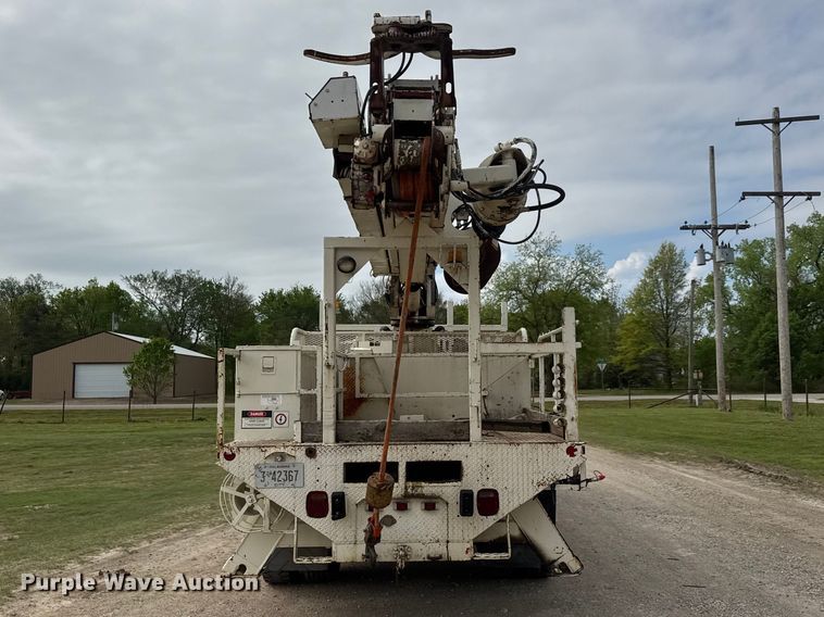 image for item ET1928 1991 Ford F800 digger derrick truck