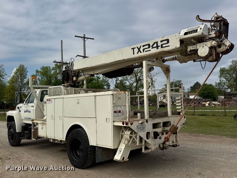 image for item ET1928 1991 Ford F800 digger derrick truck