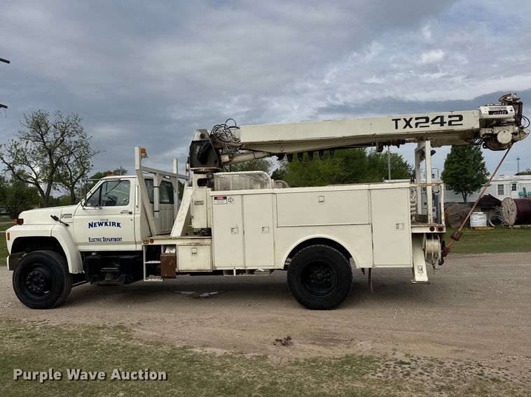 image for item ET1928 1991 Ford F800 digger derrick truck