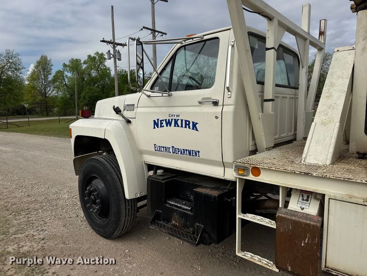 image for item ET1928 1991 Ford F800 digger derrick truck