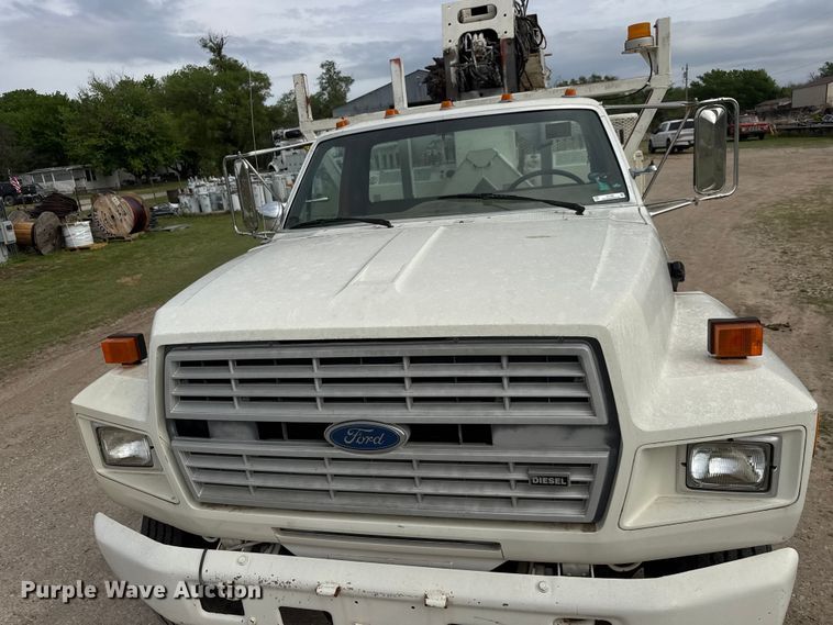 image for item ET1928 1991 Ford F800 digger derrick truck