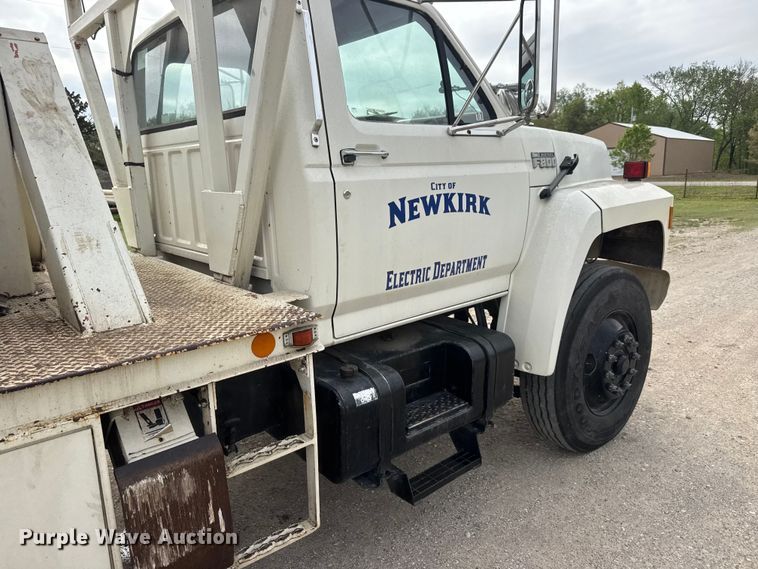 image for item ET1928 1991 Ford F800 digger derrick truck