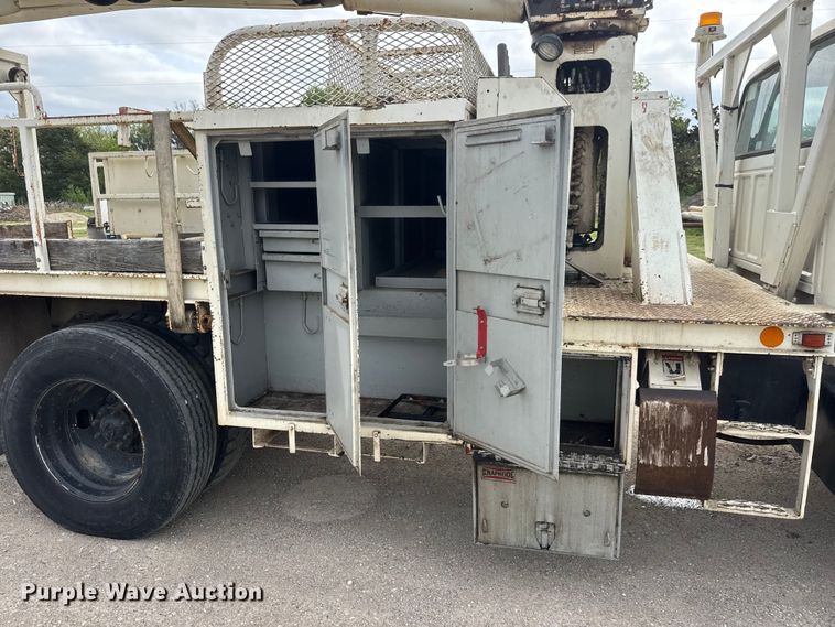 image for item ET1928 1991 Ford F800 digger derrick truck