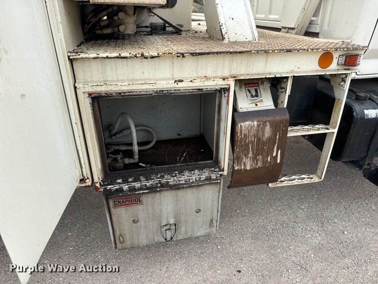 image for item ET1928 1991 Ford F800 digger derrick truck