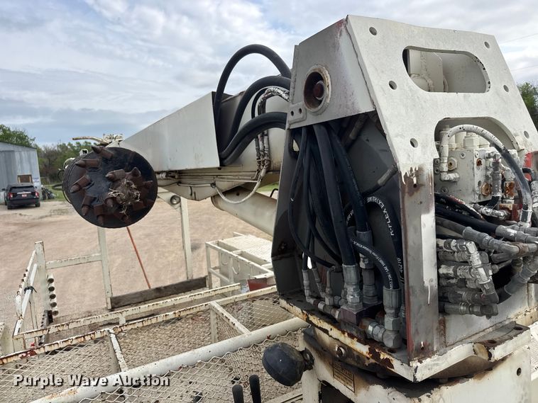 image for item ET1928 1991 Ford F800 digger derrick truck