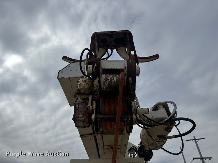 image for item ET1928 1991 Ford F800 digger derrick truck