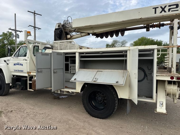 image for item ET1928 1991 Ford F800 digger derrick truck